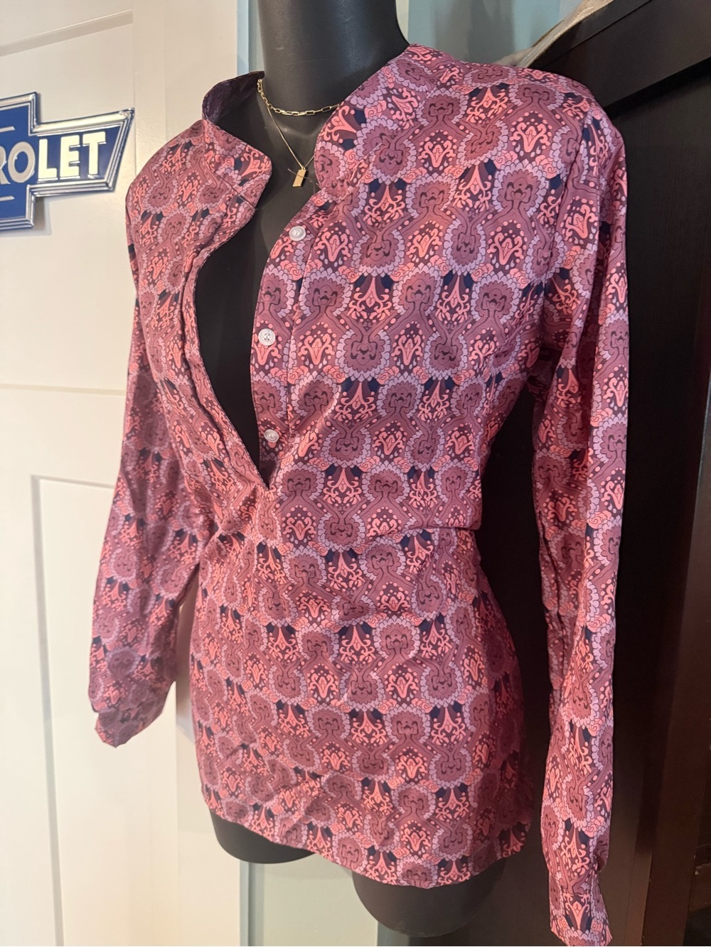4/$16 La Mode Long-Sleeve Pink Patterned V-Neck Women's Top NWT